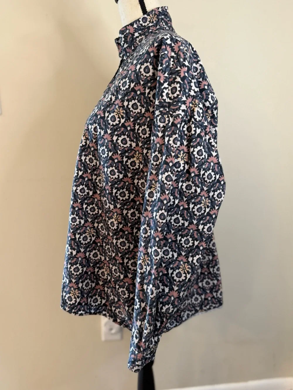 Xirena abstract floral long sleeve top gray pink black white SZ SM - Picture 3 of 14